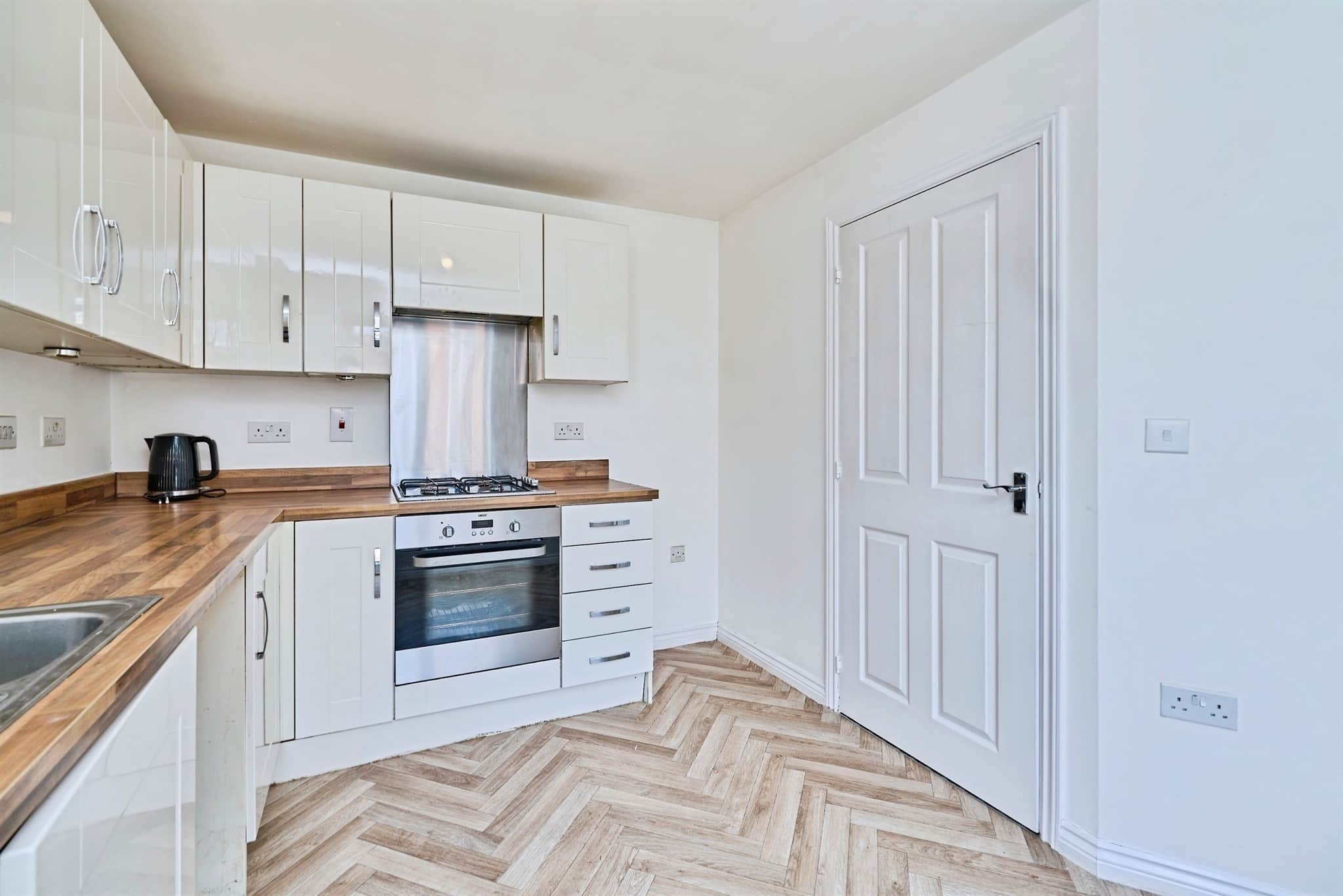 Property at Lakelot Close, Willenhall