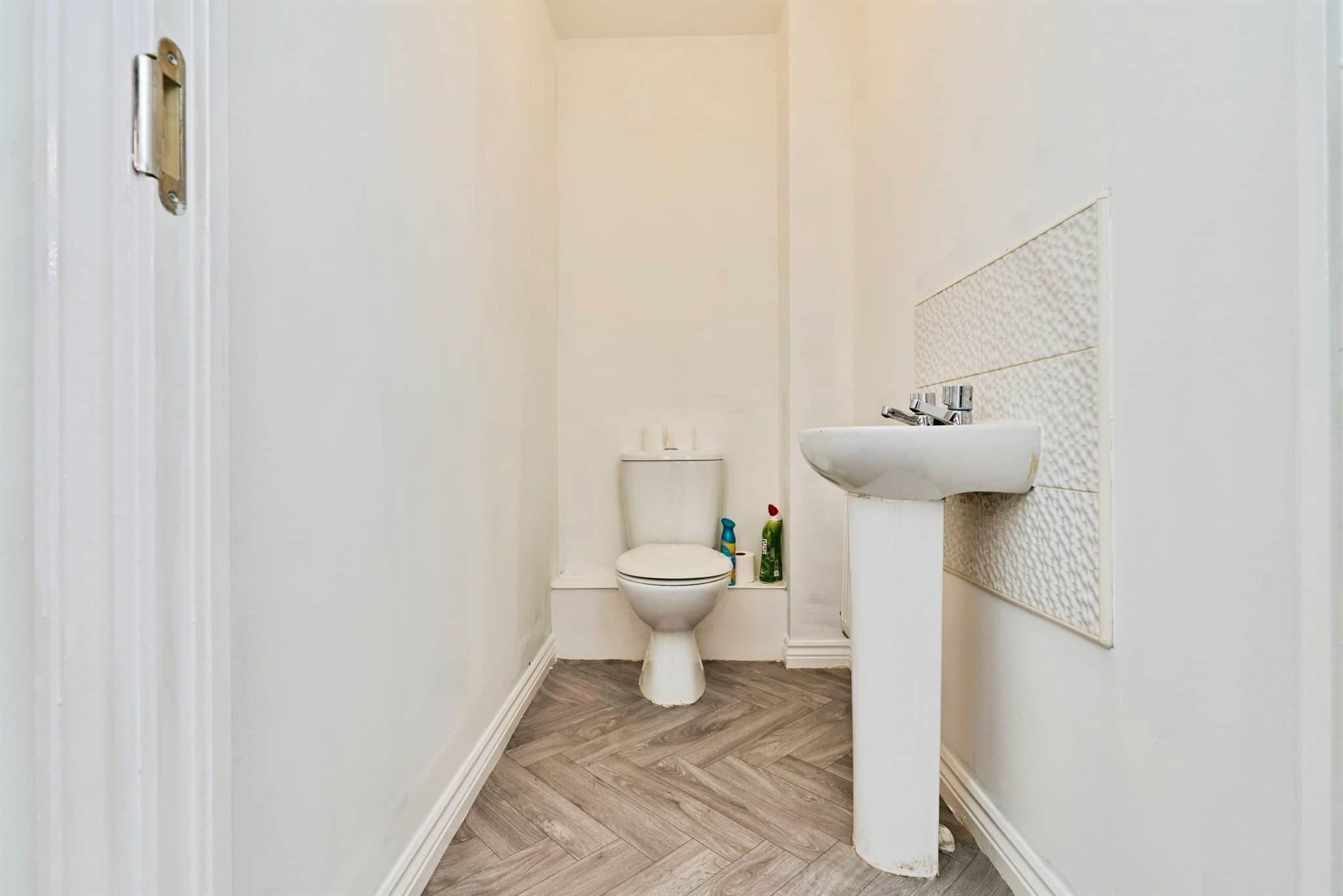 Property at Lakelot Close, Willenhall