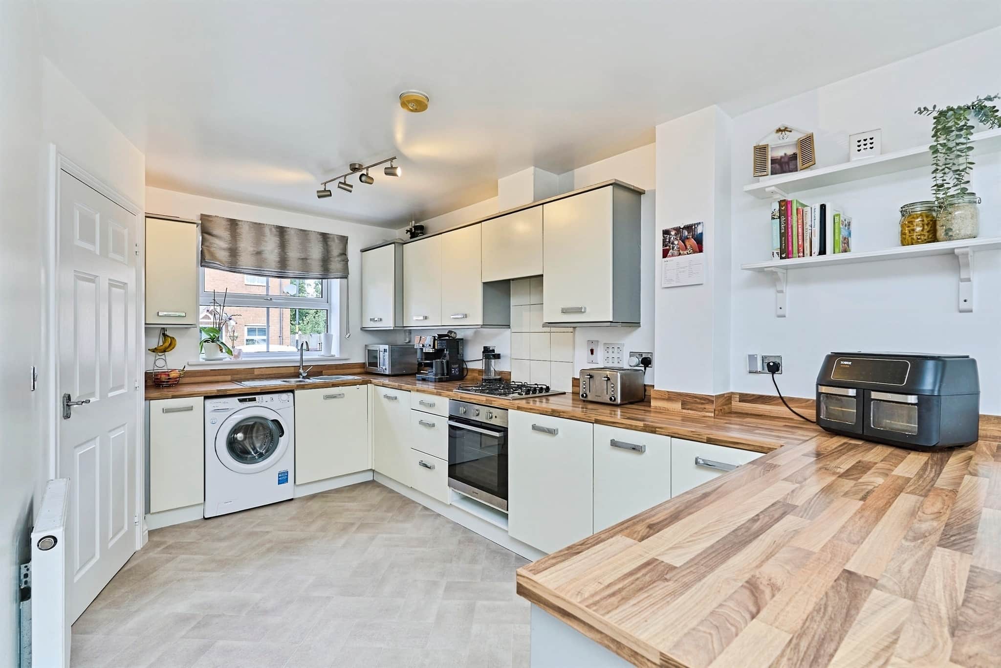 Property at Pitchwood Close, Darlaston, Wednesbury