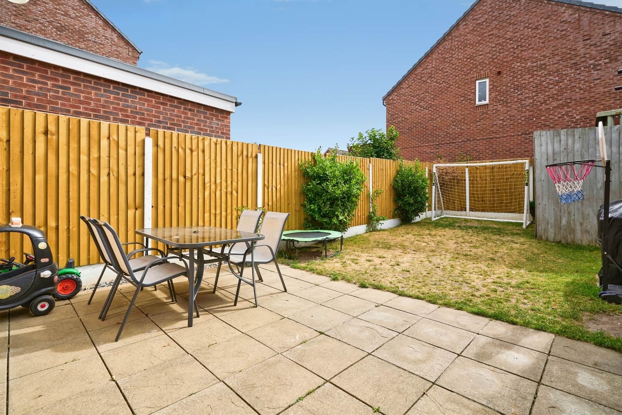 Property at Pitchwood Close, Darlaston, Wednesbury