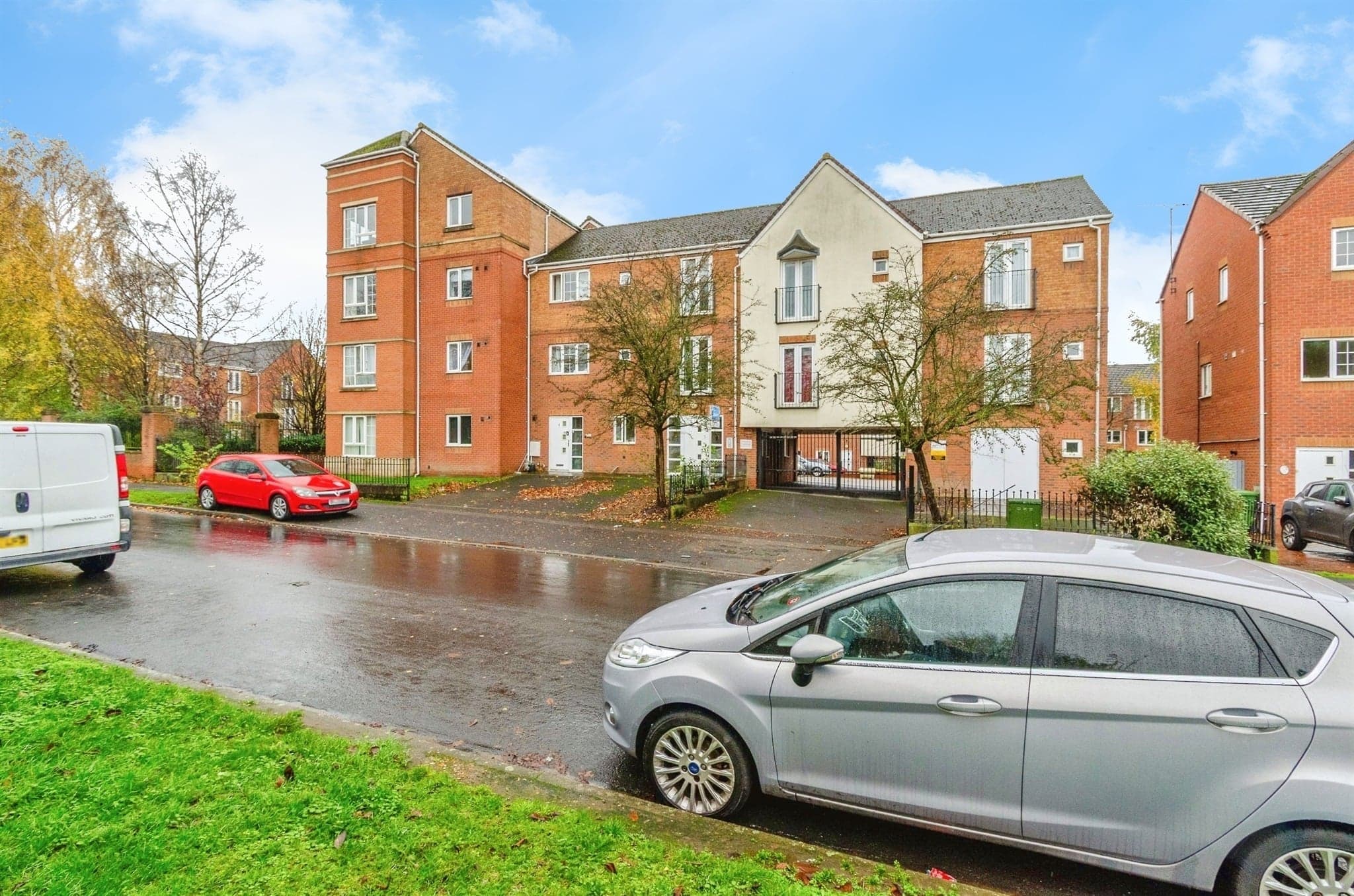 Property at Essington Way, Wolverhampton